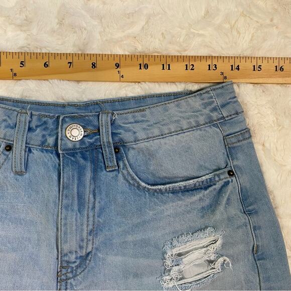 YMI Women's Distressed High Rise Y2K Jean Shorts Size 9/29 Light Wash Denim - Picture 8 of 9